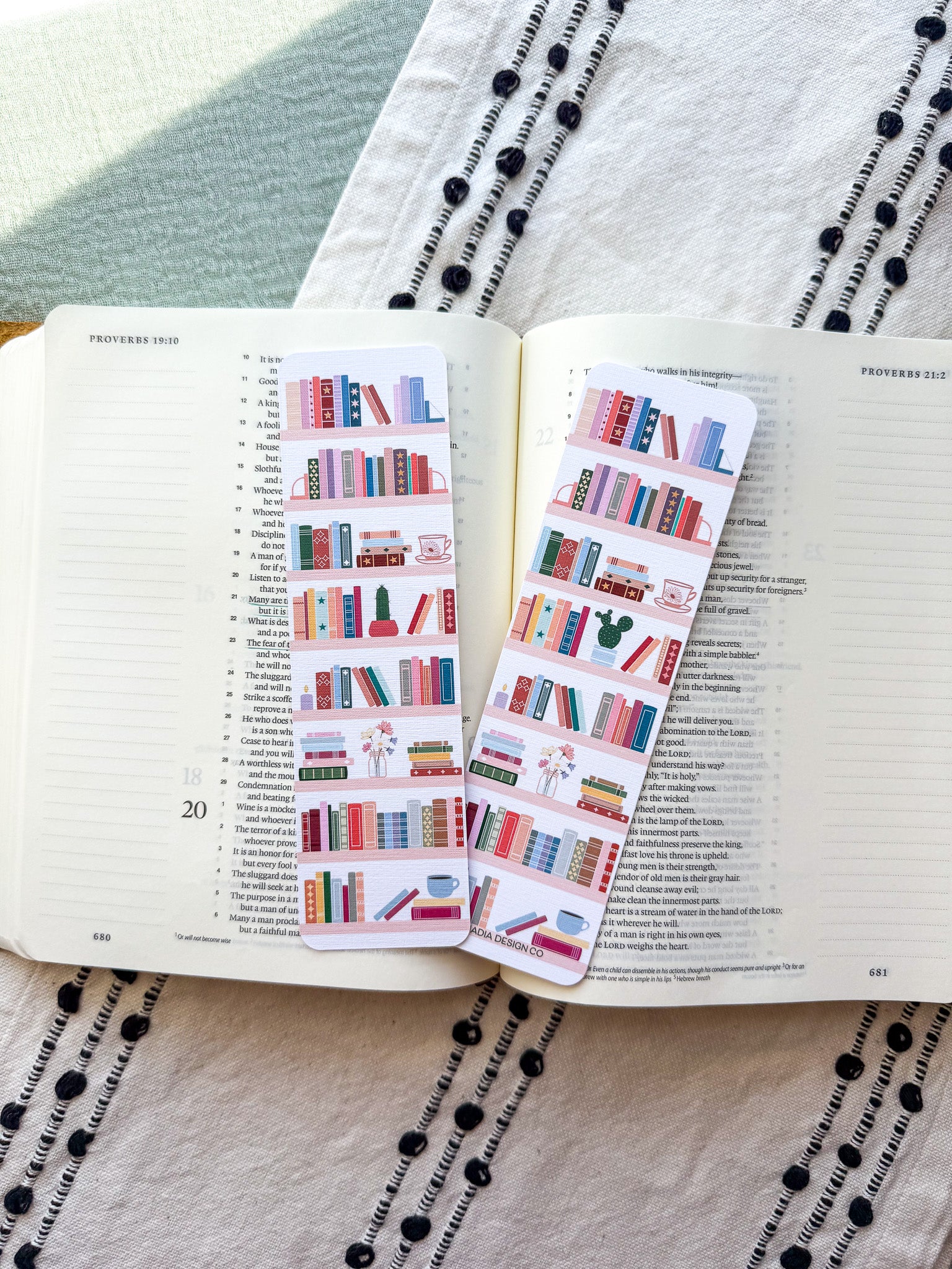 Bookshelf Bookmark